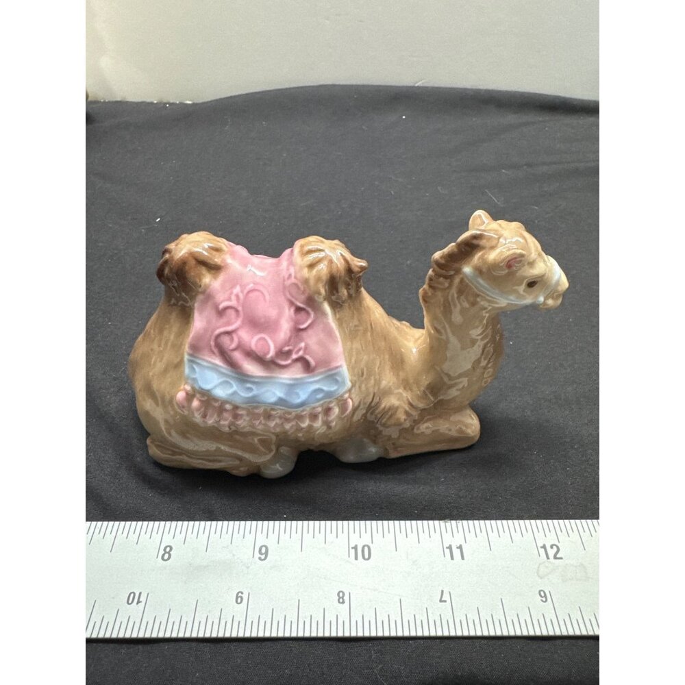 Royal Doulton 2005 Holiday Nativity Ceramic Camel Figurine Pink Blue Saddle Deco